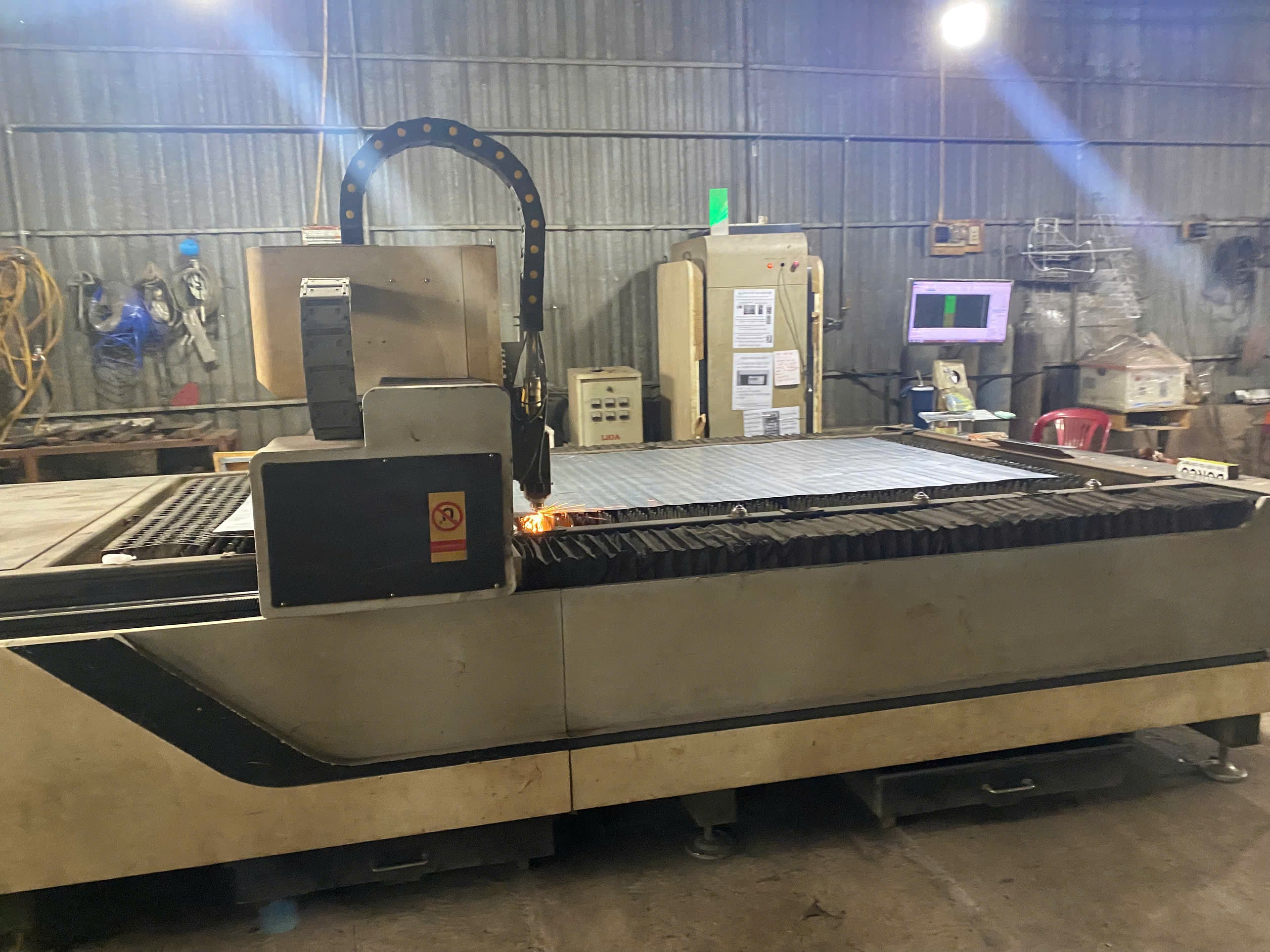 Laser cutting machine 2